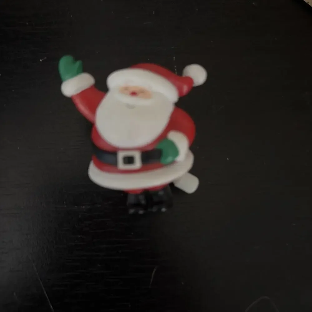 Vintage 1988 Hallmark Cards Santa Wind-Up Waving Pin Brooch